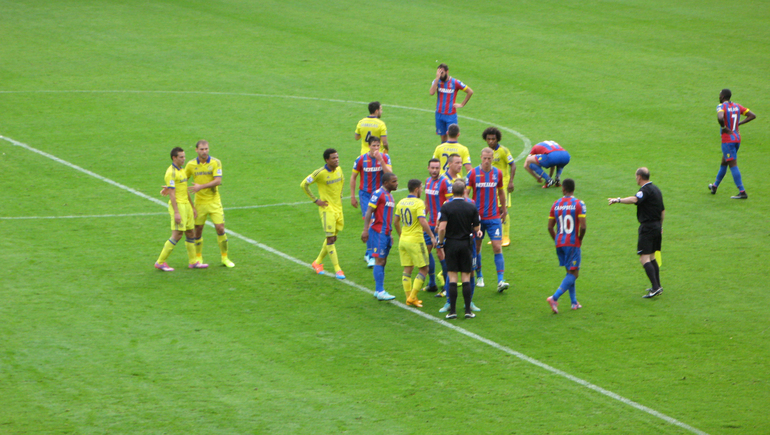 Bit of a tiff as Chelsea's Cesar Azpilicueta gets his marching orders.