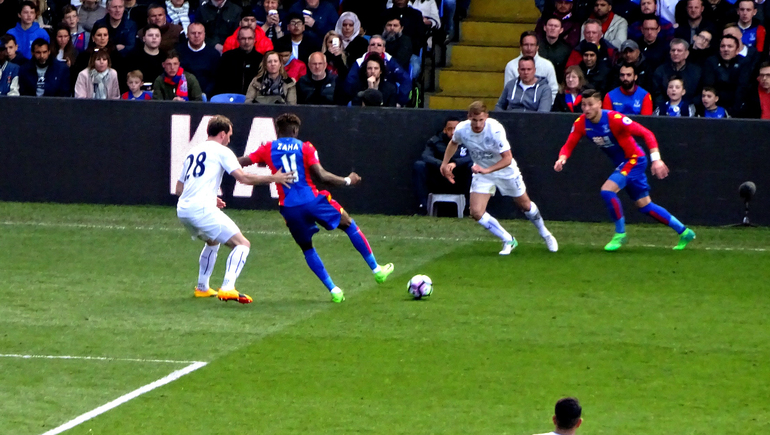 Wardy feeds Wilf as the Eagles up their attacking moves in the second half.