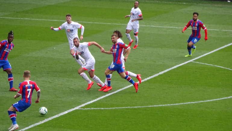 Jimmy slips a pass to the German in a second-half sortie