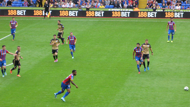 Jason Puncheon turns on the heat against the Foxes' defence