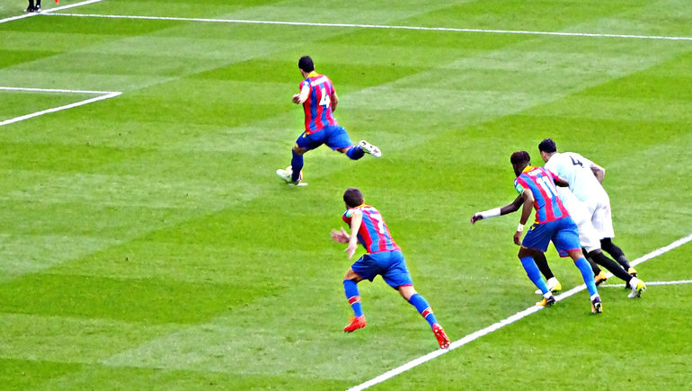Super-Luka - Milivojevic scores the penalty that put Palace back into contention in the second perio