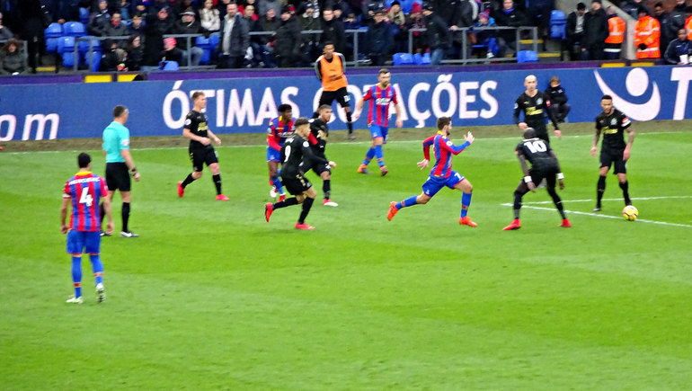 Yohan Cabaye runs at the away area closely watched by Newcastles goal scorer Mo Diame (No 10)