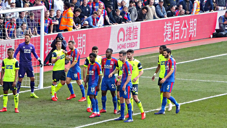 Eagles line up for a corner at the Holmesdale end in second half but there was no joy