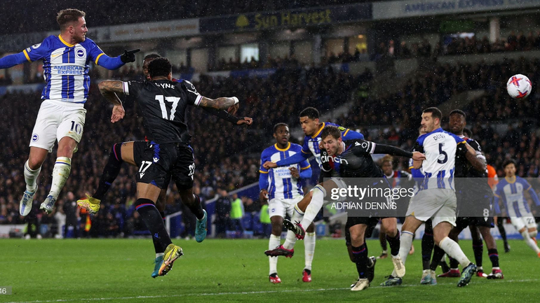 Palace defending a corner at the Amex