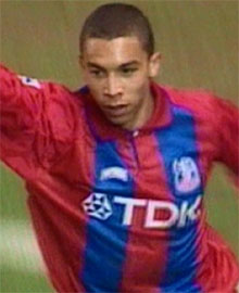 Chris Armstrong celebrates after scoring Palace's fourth goal at Wolves