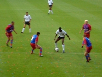 Palace close down a Fulham attack