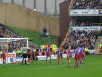 Palace prepare to defend a Wolves corner.
