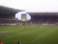 Players swap ends to begin the match