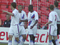 The Palace defence prepares to defend a corner