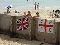 Chloe, Leekent & Monkey with flags - Kent Krew's beano to Bournemouth