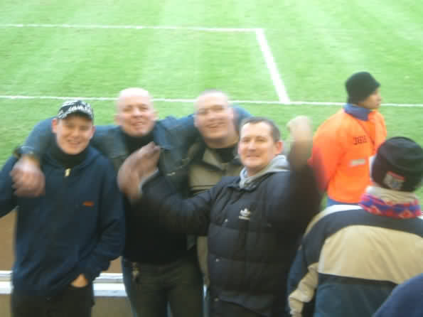 MatthewCPal, Reborn, Horsham Eagle and DartforMart being very grown up at half time.
