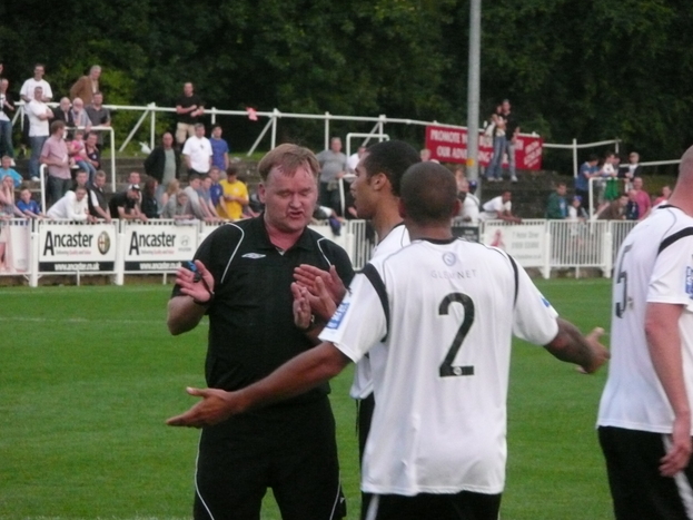 Bromley complain at referee awarding Palace a pen