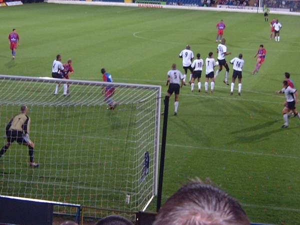 Fan Zhiyi goes close with a free kick for Palace