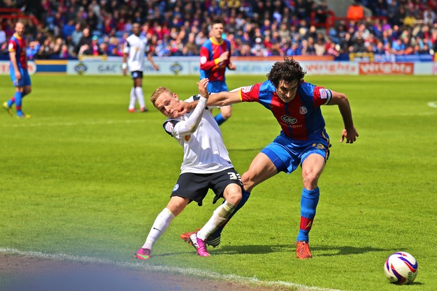 Jedinak fights for the ball.jpg