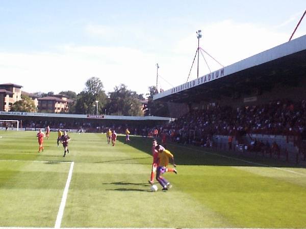 Julian Gray cross the ball for Palace
