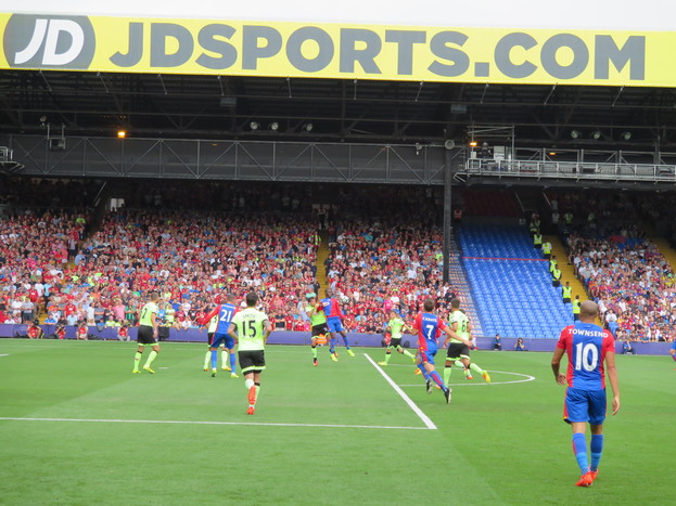 Foul on Christian Benteke => penalty for Palace !