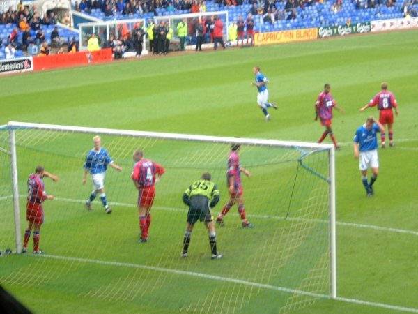 Palace prepare to defend a corner
