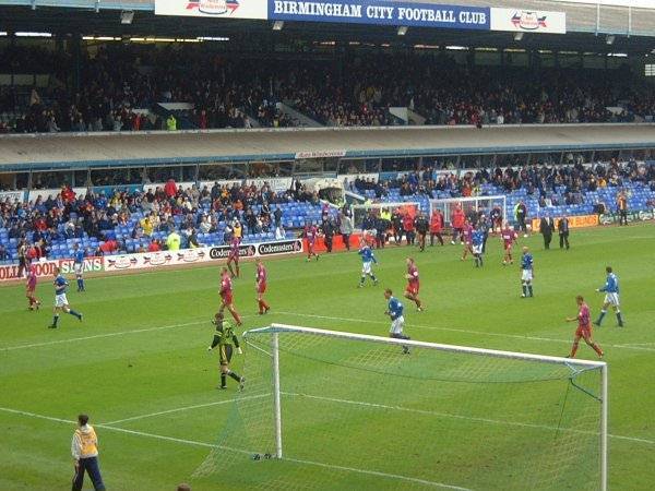 Players go off the pitch for Halftime