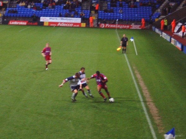 Bolton close down a Palace attack