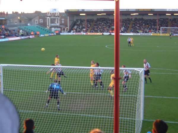 Palace go close with a corner