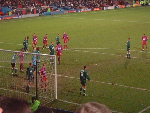 Palace get ready to attack a corner
