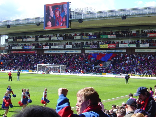 ...And the White Horse Lane end,also in good voice.