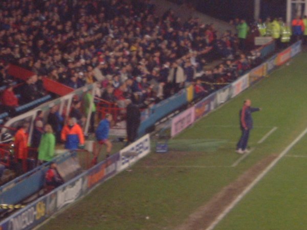 Alan Smith instructs from the touchline