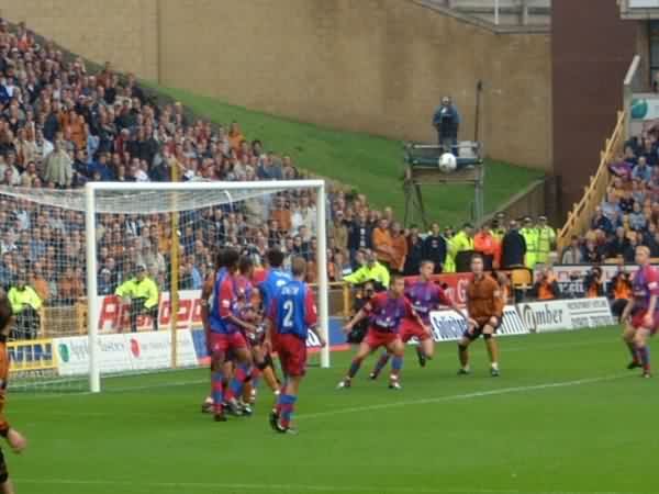 Wolves go close, but Palace head away