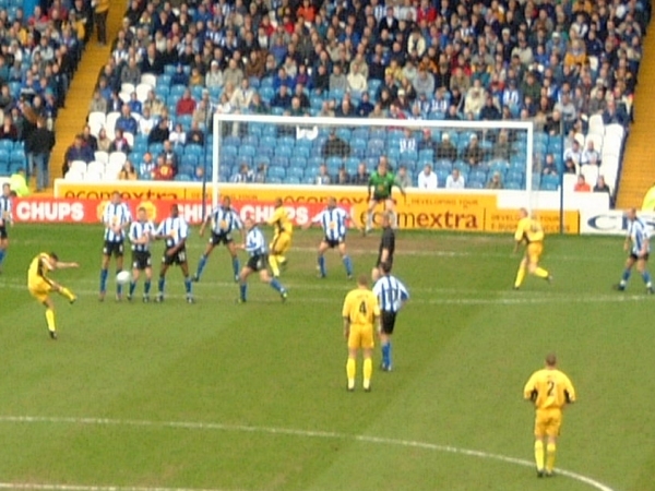 Fan Zhiyi goes close with a freekick