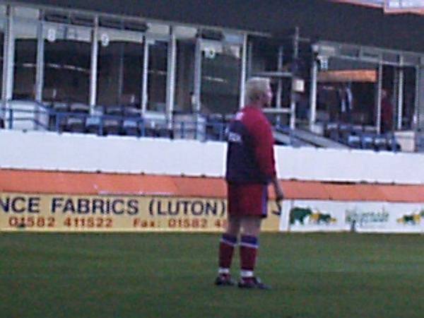 Gareth Davies warms up before the game
