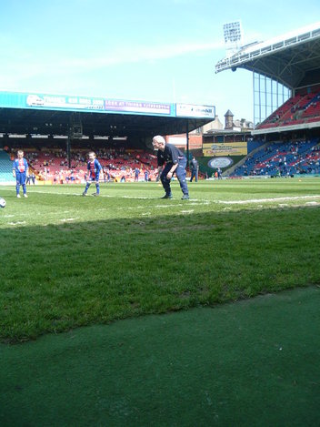 mascots warm up contiues