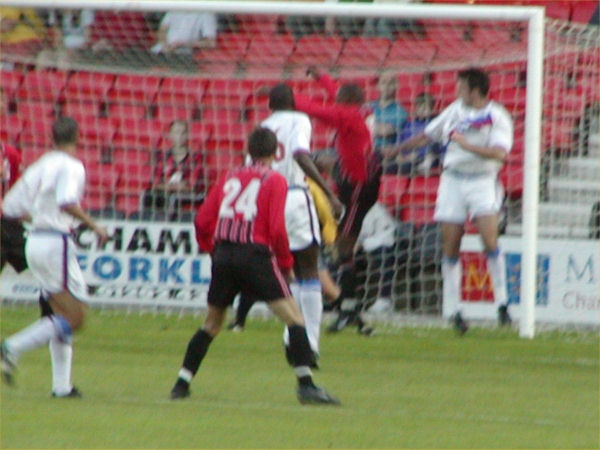 Palace go close with a chance from a corner