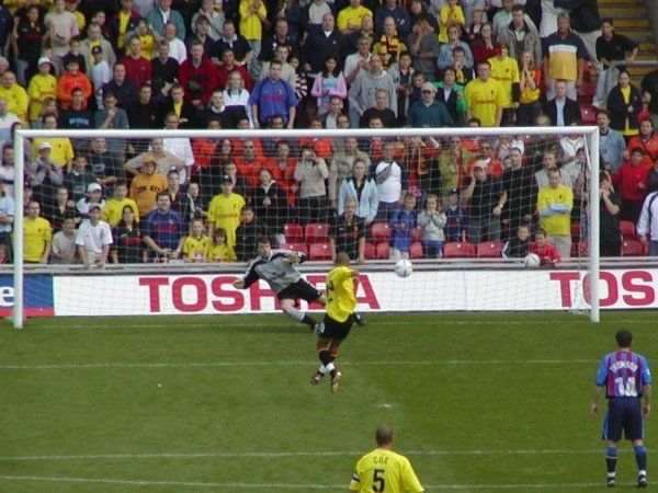 Penalty! But it hit the crossbar, as Kolinko goes the wrong way.